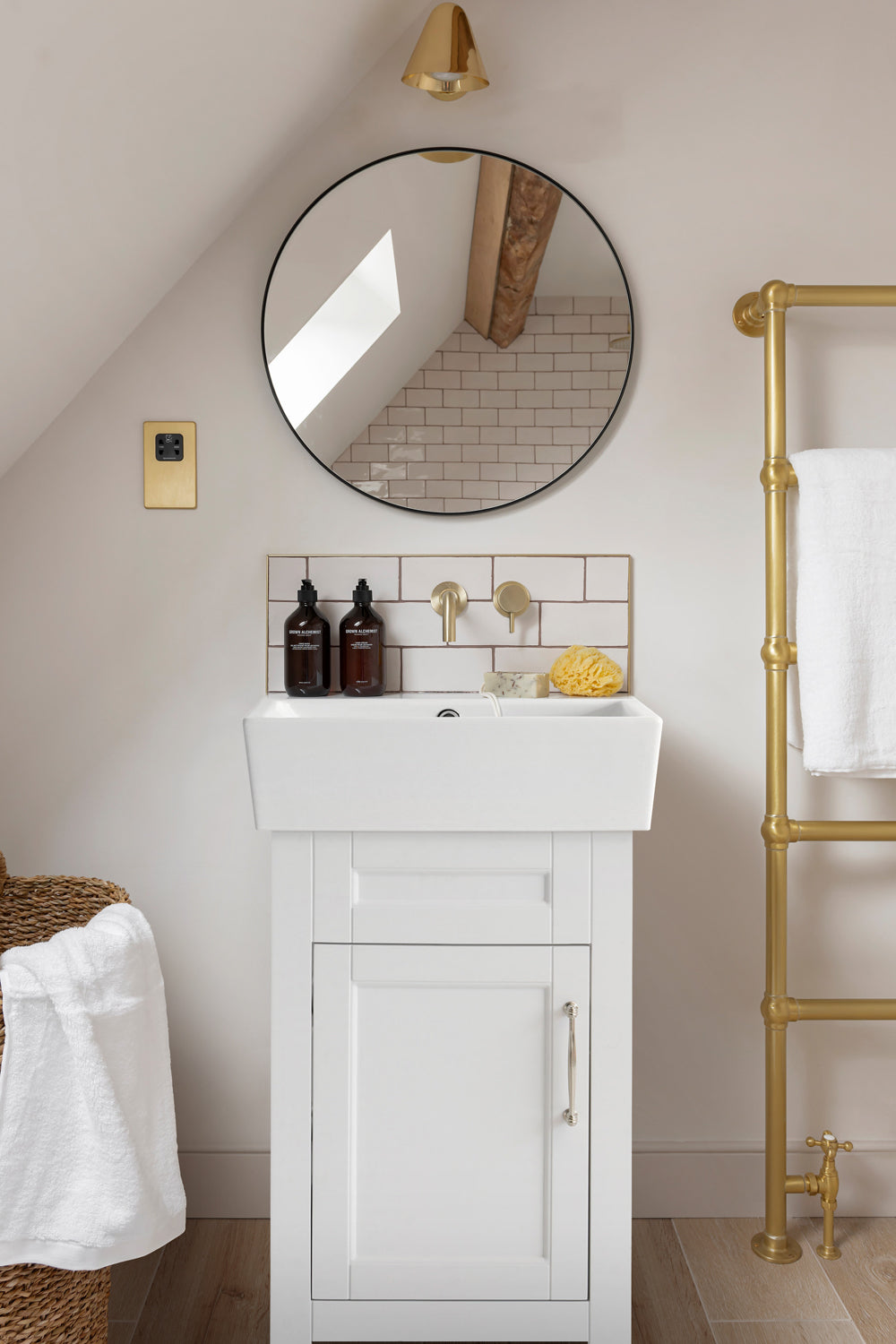 18 Inch White Selena Bathroom Vanity with Countertop