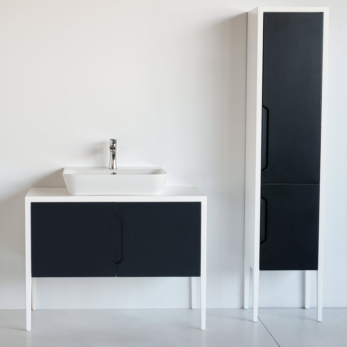 40 Inch White & Black Vento Bathroom Vanity with Countertop